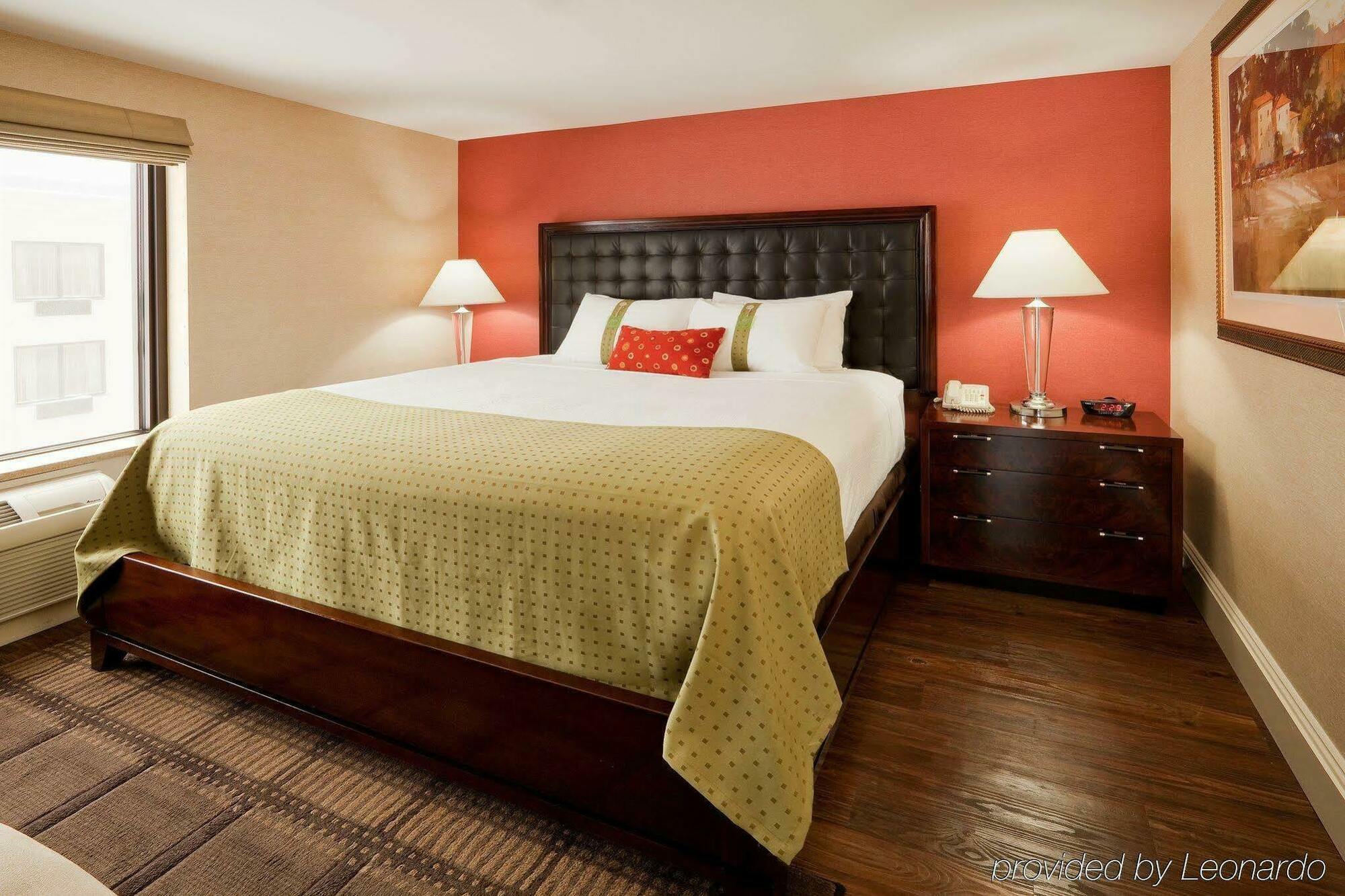 Holiday By Ihg Hotel 3*